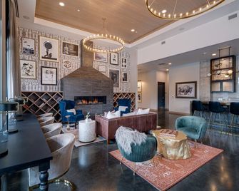 Sable 27 - One Bedroom - Minneapolis - Lounge