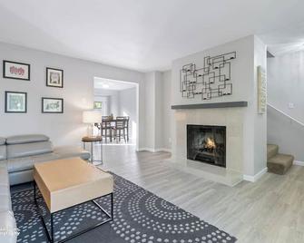 Modern Turnagain Townhome - Anchorage - Living room