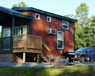 Cabin 7 - Cozy Cabin w/loft. Has everything you need for a great stay with a beautiful view to the river! - Connellsville - Edificio