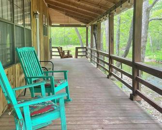 Creekside accommodations near Mt. View - Pet Friendly and a kids paradise - Mountain View - Балкон