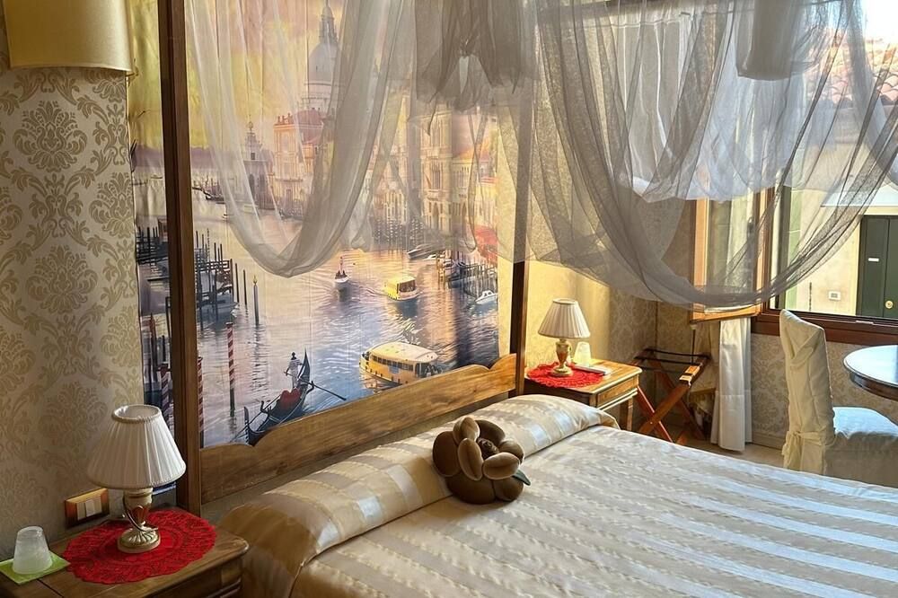 ديمورا أل دوجي بيتو فيستا كانالي - البندقية - غرفة نوم