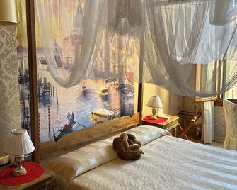 ديمورا أل دوجي بيتو فيستا كانالي - البندقية - غرفة نوم