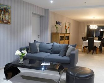 La Maison De Lucine - Combourg - Wohnzimmer