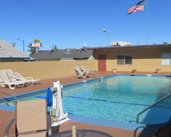 Motel 6 Beaumont Ca - Beaumont - Piscina