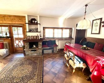 House with character - Courmayeur - Salle à manger