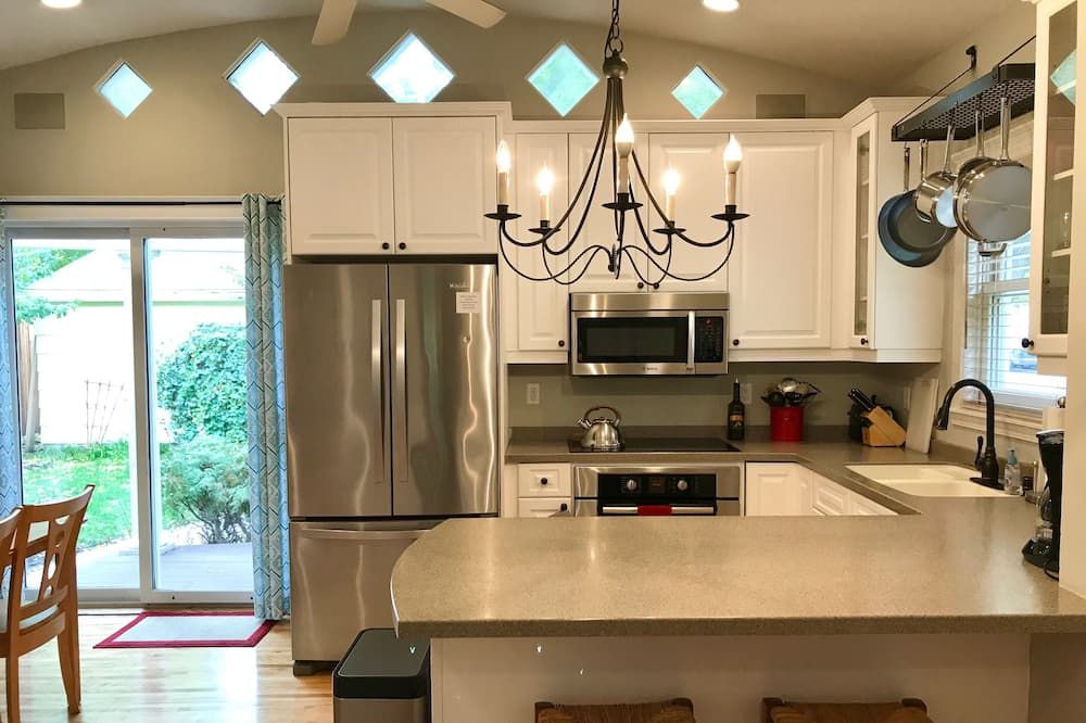 Spacious Lk Harriet 2BR, great walking neighborhood yet min to downtown and MOA - Mineápolis - Cocina
