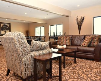 Boulders Inn & Suites Clarion - Clarion - Lounge