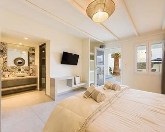 Vammos Luxury Apartments - Naousa - Bedroom