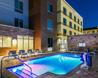Fairfield Inn & Suites by Marriott Ontario Rancho Cucamonga - Rancho Cucamonga - Басейн