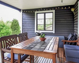 Holiday Home in Bovallstrand - Bovallstrand - Patio