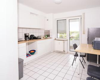 Helle Unterkunft in Schkeuditz - Schkeuditz - Küche