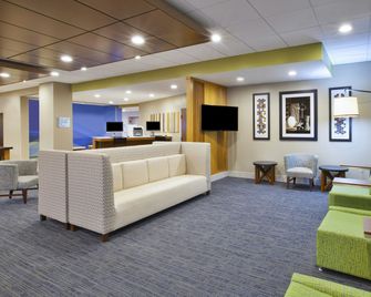 Holiday Inn Express & Suites Parkersburg East By IHG - Parkersburg - Lounge