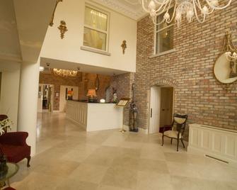 Maudlins House Hotel - Naas - Front desk
