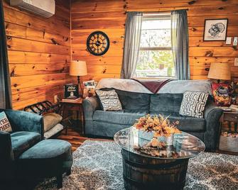 Hoosier National Hideaway - Seymour - Wohnzimmer