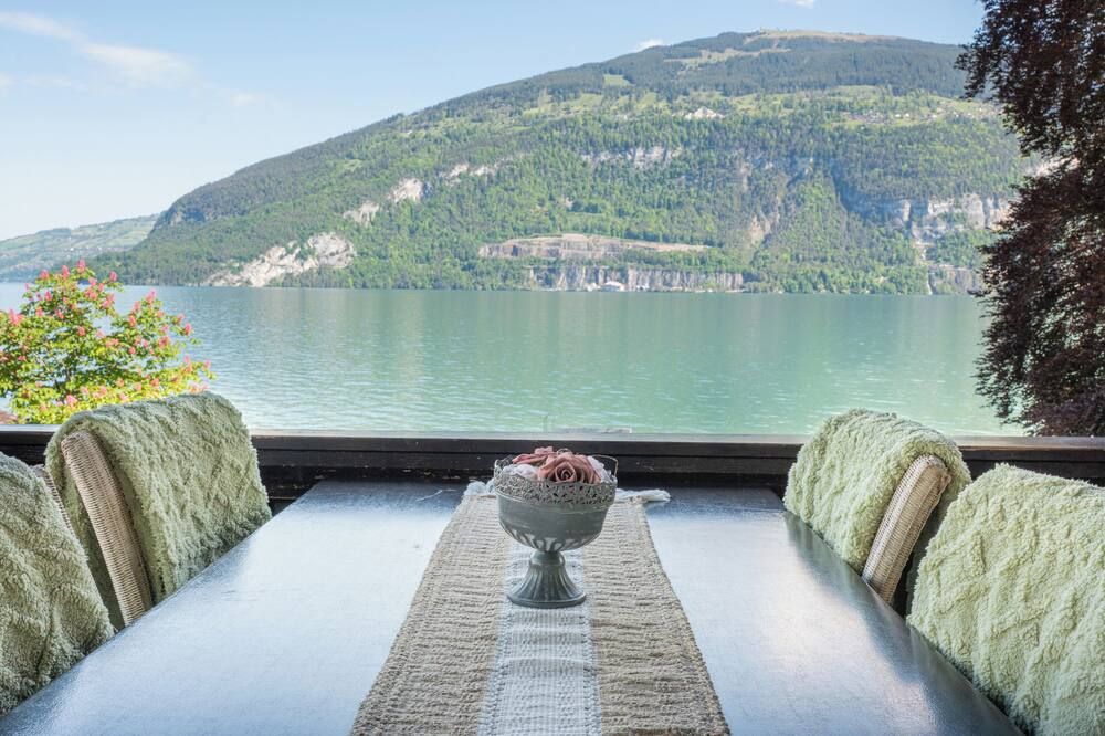 Leissigen Youth Hostel - לייסיגן - מרפסת