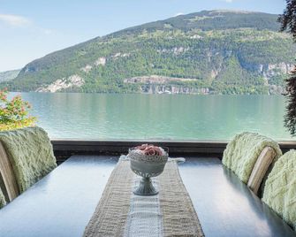 Leissigen Youth Hostel - Leissigen - Balkong