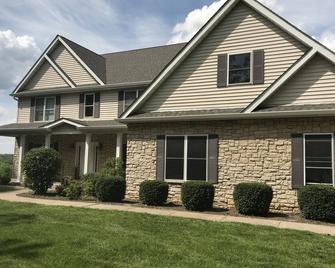 Robyn's Nest - Private Pool, Sleeps 18, 7 Bedrooms, 4.5 Baths - Wright City - Edificio
