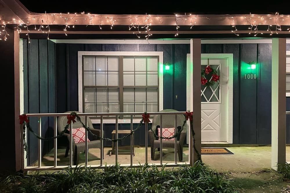 Adorable 3 bedroom attached cottage in quiet spot. - Picayune - Edificio