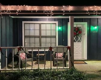 Adorable 3 bedroom attached cottage in quiet spot. - Picayune - Edificio