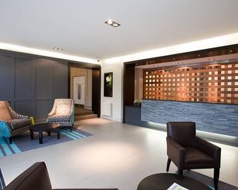 The Lodge Hotel - Putney - London - Front desk