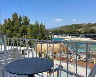 Emar Beachfront Hotel Ksamil - Ksamil - Balcony