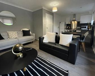 Dunbeth House - Coatbridge - Living room