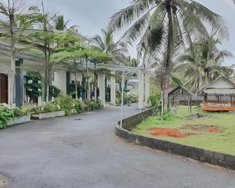 RedDoorz Near Pantai Madasari Pangandara - Batukaras - Building