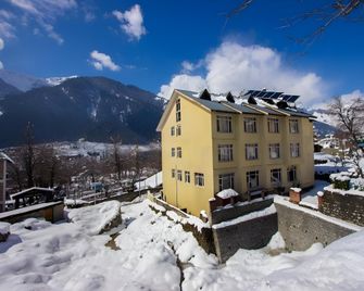 Khushboo Resorts - Manali - Building