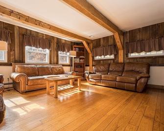 Cedar Lodge | 4br, 2ba, Hot Tub, Fireplace, Private Yard - Farmington - Sala de estar