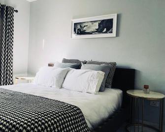 Luxury on 1B Patricia - Ballito - Bedroom
