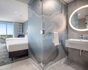Holiday Inn & Suites Sunshine Coast by IHG - Maroochydore - Schlafzimmer
