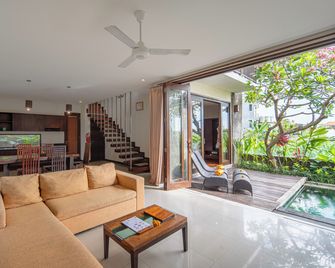 Canggu Circle Villa by Ini Vie Hospitality - North Kuta - Living room