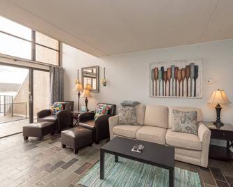 306C One Bedroom One Bath - Oakland - Living room