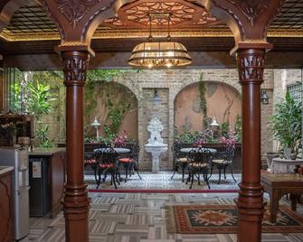 Hotel Niles Istanbul - Istanbul - Patio
