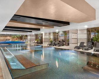 Hotel Divinus - דברצן - בריכה