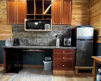 Cabin in the forest between Banff & Calgary - Bragg Creek - Kitchen