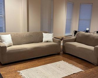Stylish 2-bedroom apartment with WiFi, AC in fabulous downtown French Lick - French Lick - Living room