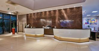 Quality Hotel Manaus - Manaus - Receptionist
