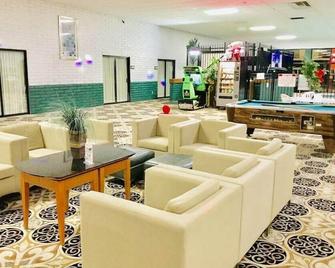 Baymont by Wyndham El Dorado - El Dorado - Lounge