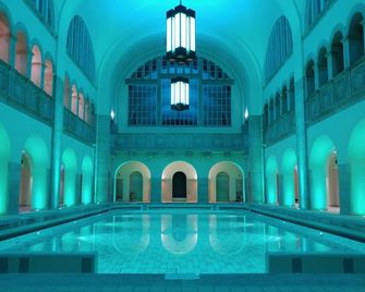 فندق أوديربيرجر - برلين - حوض السباحة