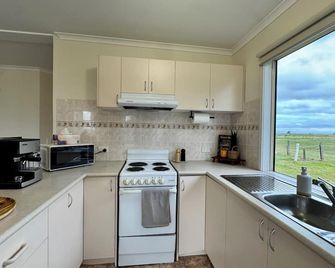 Private Farmhouse & Paddock Available - Werribee South - Kitchen