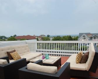 Location, location, location! Lake Michigan Views! Walk to Beach! In Town! - New Buffalo - Balcony