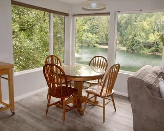 'emerald Lake' Studio -Ski Mount Baker! - Bellingham - Dining room