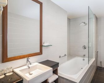 Swiss-Belinn Baloi Batam - באטאם קוטה - חדר רחצה