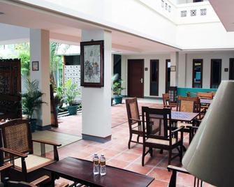 Hotel Koening - Cirebon - Innenhof