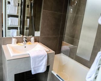 Hotel Des Arenes - Paris - Bathroom