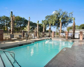DoubleTree by Hilton Charleston Mount Pleasant - מאונט פלזנט - בריכה