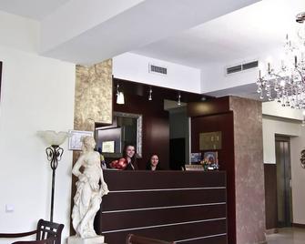 Lina Hotel - Bucharest - Front desk