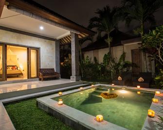 Villa Mandi Ubud - Ubud - Pool