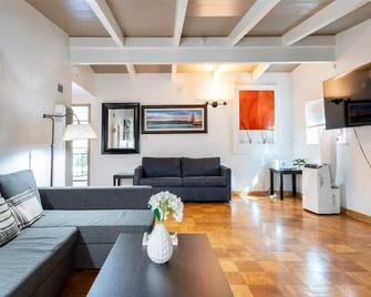 New Gateway To Sfo - King Bed - Bart 10 Min Walk - Hayward - Living room